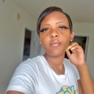 Meet your Posher, Monee’